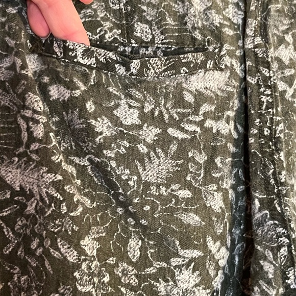 Anthropologie Hei Hei boho green & white floral lightweight pants Vacay Tropical - Picture 7 of 11